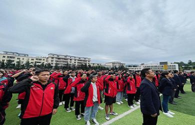 潮平两岸阔 风正一帆悬